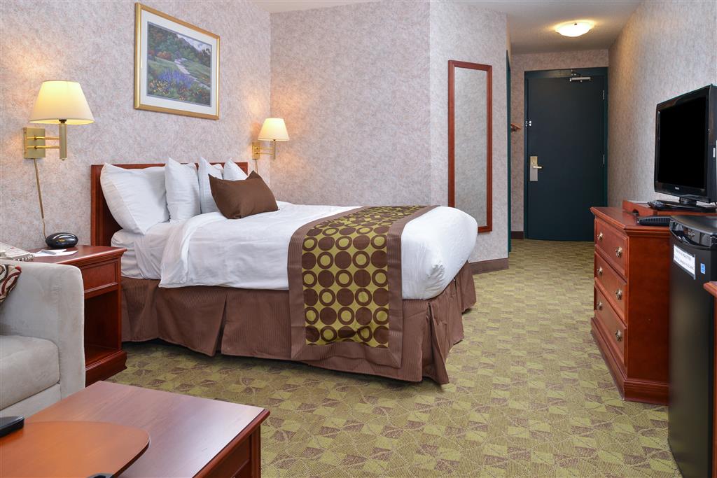 Lexington Inn & Suites Windsor | 2130 Division Rd, Windsor, ON N8W 2A1, Canada | Phone: (519) 250-4657