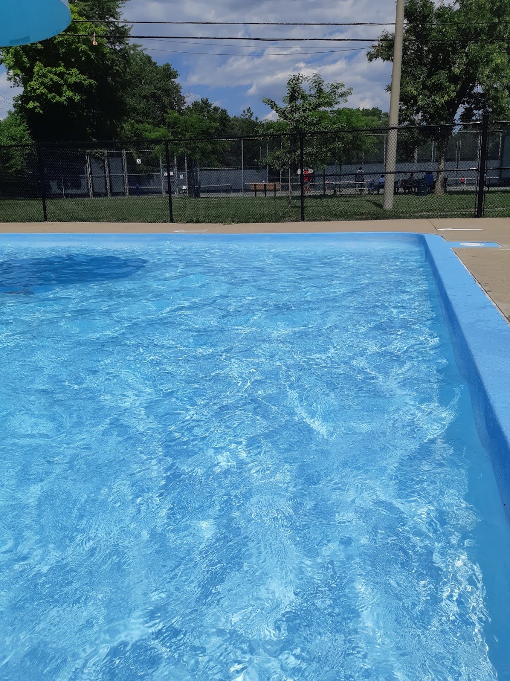 Piscine Couvrette | Parc Couvrette, 665 Rue des Jardins-Sainte-Dorothée, Laval, QC H7X 2K4, Canada | Phone: (450) 689-9535