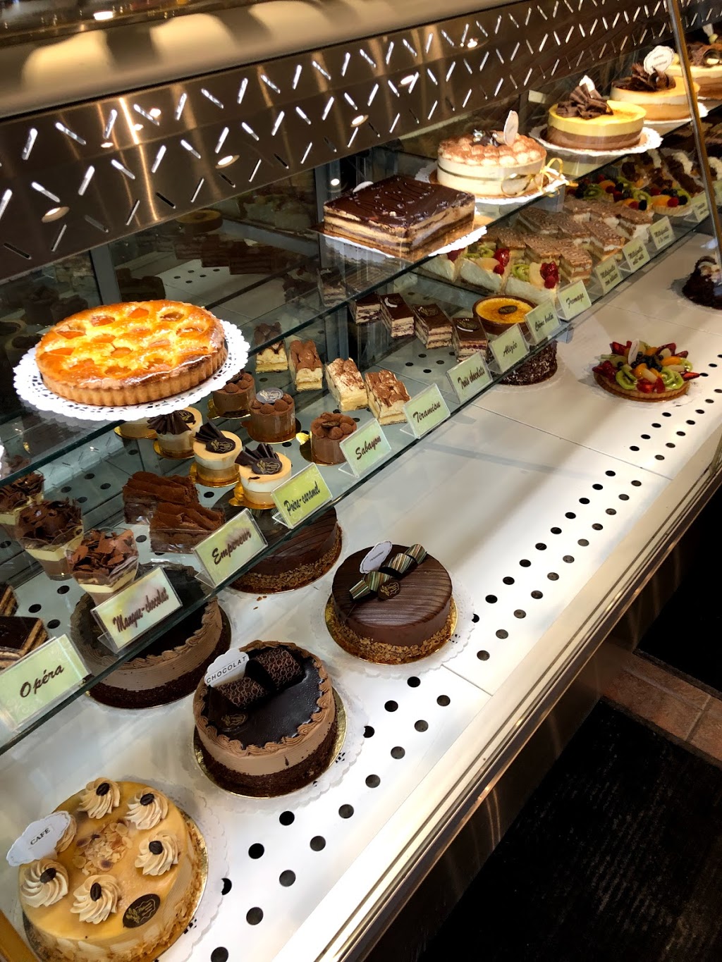 Pâtisserie Brossard Inc | 3250 Boulevard Rome, Brossard, QC J4Y 1V9, Canada | Phone: (450) 676-6266