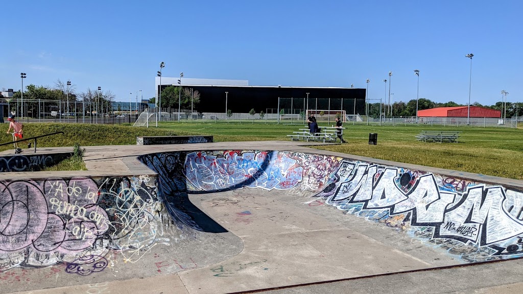 Saint-Laurent Skatepark | 1515 Bd Alexis-Nihon, Saint-Laurent, QC H4R 1T4, Canada | Phone: (514) 956-2596