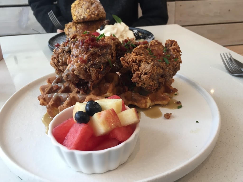 MIA Brunch Bar | 2140 Yonge St, Toronto, ON M4S 2A8, Canada | Phone: (416) 322-5553