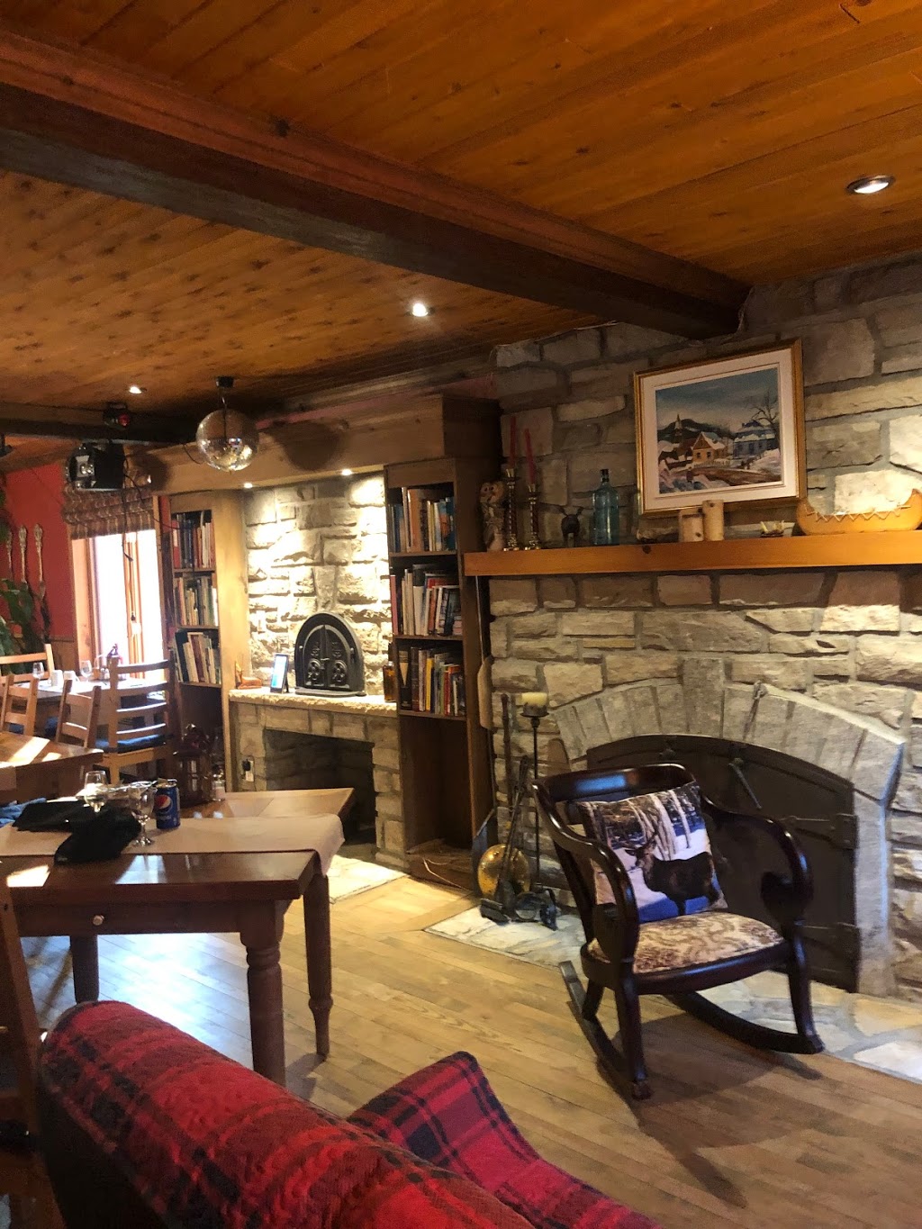 Auberge Le Saint-Bohème | 1397 Chemin de la Mullen, Rivière-Rouge, QC J0T 1T0, Canada | Phone: (819) 275-2796