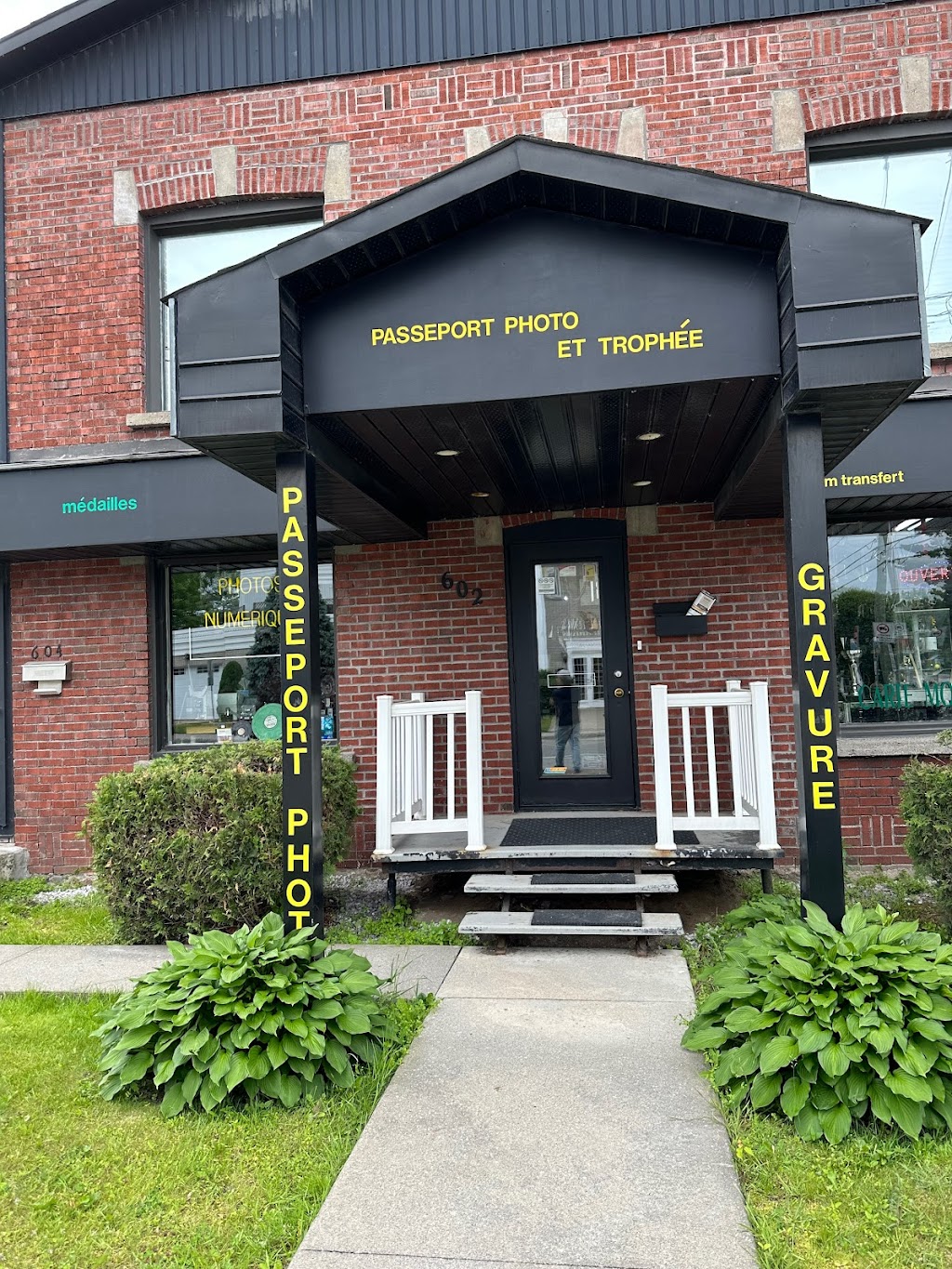 passport photo | 602 Rue du Conseil, Sherbrooke, QC J1G 1K5, Canada | Phone: (819) 679-6234