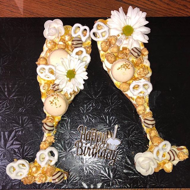 Cakes By the Vazs | 97 Gallucci Crescent, Brampton, ON L6P 1R6, Canada | Phone: (416) 890-8900