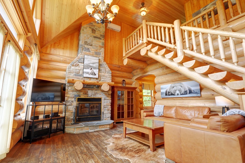 Chalet no. 10 by Fiddler Lake Resort® (Ours-Bear) | 3 Chem. du Geai-Bleu, Mille-Isles, QC J0R 1A0, Canada | Phone: (800) 721-0371