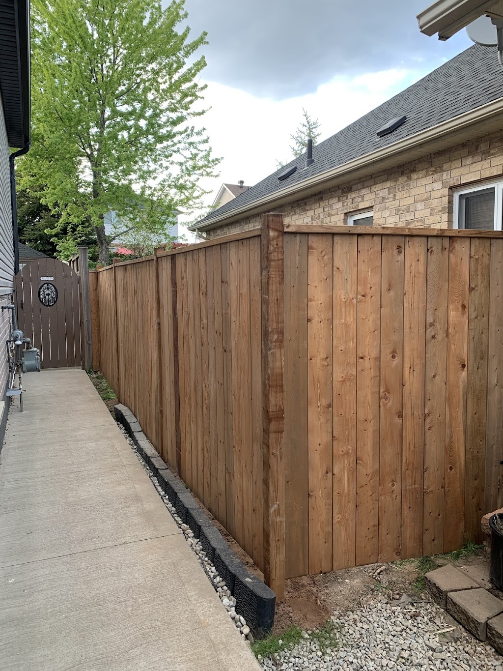 Prestige Fences | 2173 Stratus Dr, Oakville, ON L6M 4W2, Canada | Phone: (647) 284-6774