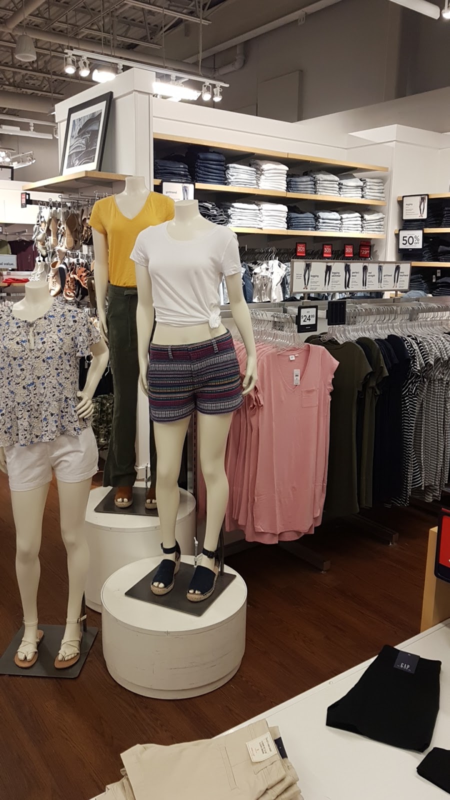Gap Outlet | 3311 Simcoe 89 f01, Cookstown, ON L0L 1L0, Canada | Phone: (705) 458-2026