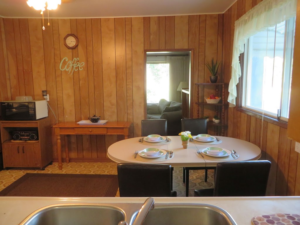 East Valley Guest House | Box 613, 473 1 Ave, East Coulee, AB T0J 1B0, Canada | Phone: (403) 823-0953