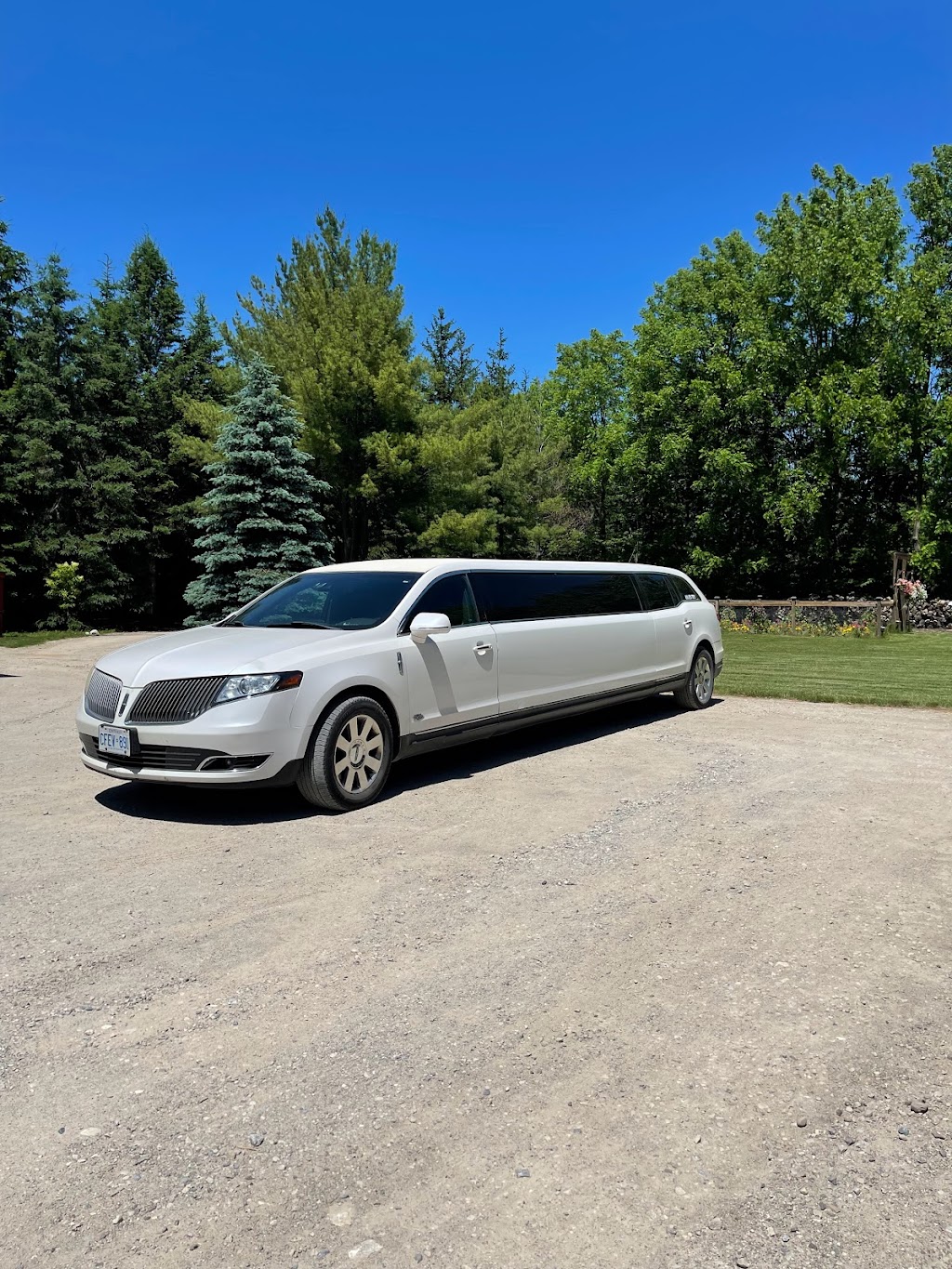 Classic Limo & Airport Suv Service | 10 Burnhope Dr, Brampton, ON L6X 3P2, Canada | Phone: (647) 893-9412