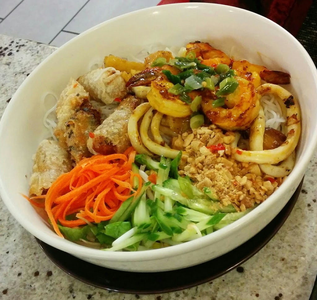 Rau Bistro: Vietnamese Street Food | 4105 4 St NW #2, Calgary, AB T2K 1A3, Canada | Phone: (403) 984-9101