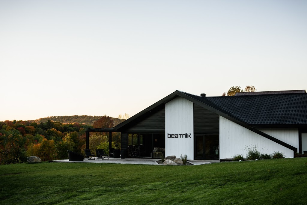 BEATNIK Hotel | 279 Chemin du Lac Gale, Bromont, QC J2L 2S5, Canada | Phone: (450) 534-2212