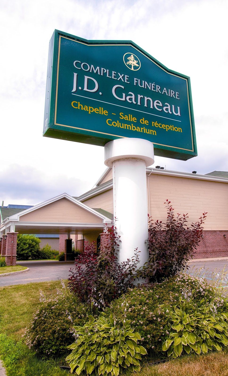 Complexe Funéraire J.D. Garneau | 274 Rue Saint-Laurent, Trois-Rivières, QC G8T 6G7, Canada | Phone: (819) 376-3731