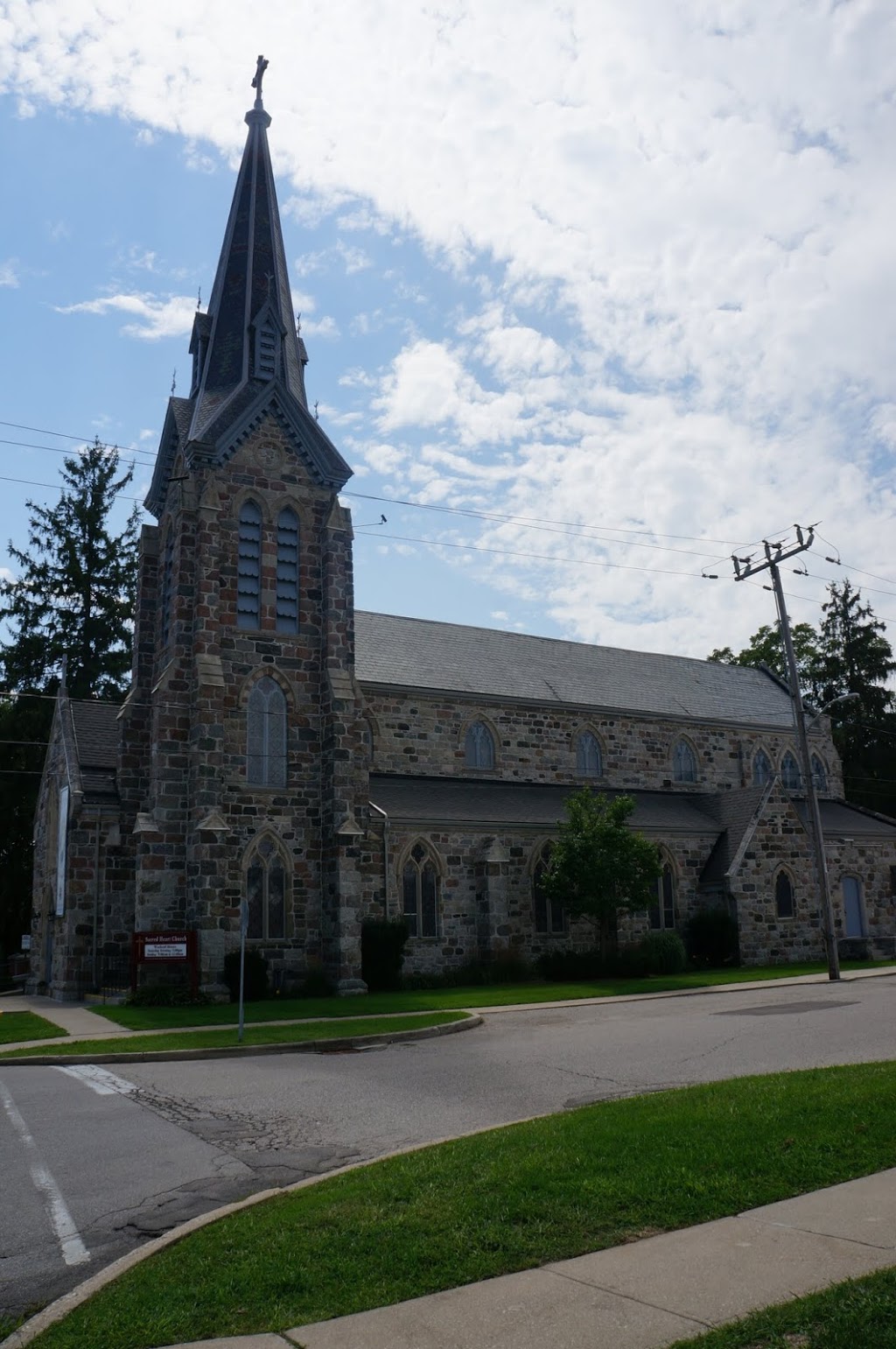 Sacred Heart Catholic Church | 17 Washington St, Paris, ON N3L 2A2, Canada | Phone: (519) 442-2465