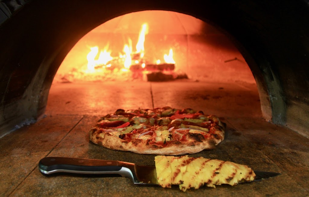 Stoked Wood Fired Pizzeria and Market | 2908 Tieulie Pl, Shirley, BC V9Z 1G5, Canada | Phone: (778) 528-3473