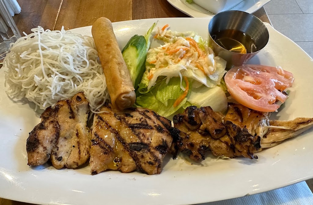 Miss Pho Montreal | 3830 Boulevard Cote Vertu Ouest #200, Montreal, QC H4R 1P8, Canada | Phone: (514) 336-6477