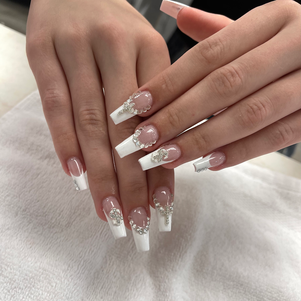 Hellen Nails | 213 The Queensway S, Keswick, ON L4P 2A7, Canada | Phone: (905) 476-7490