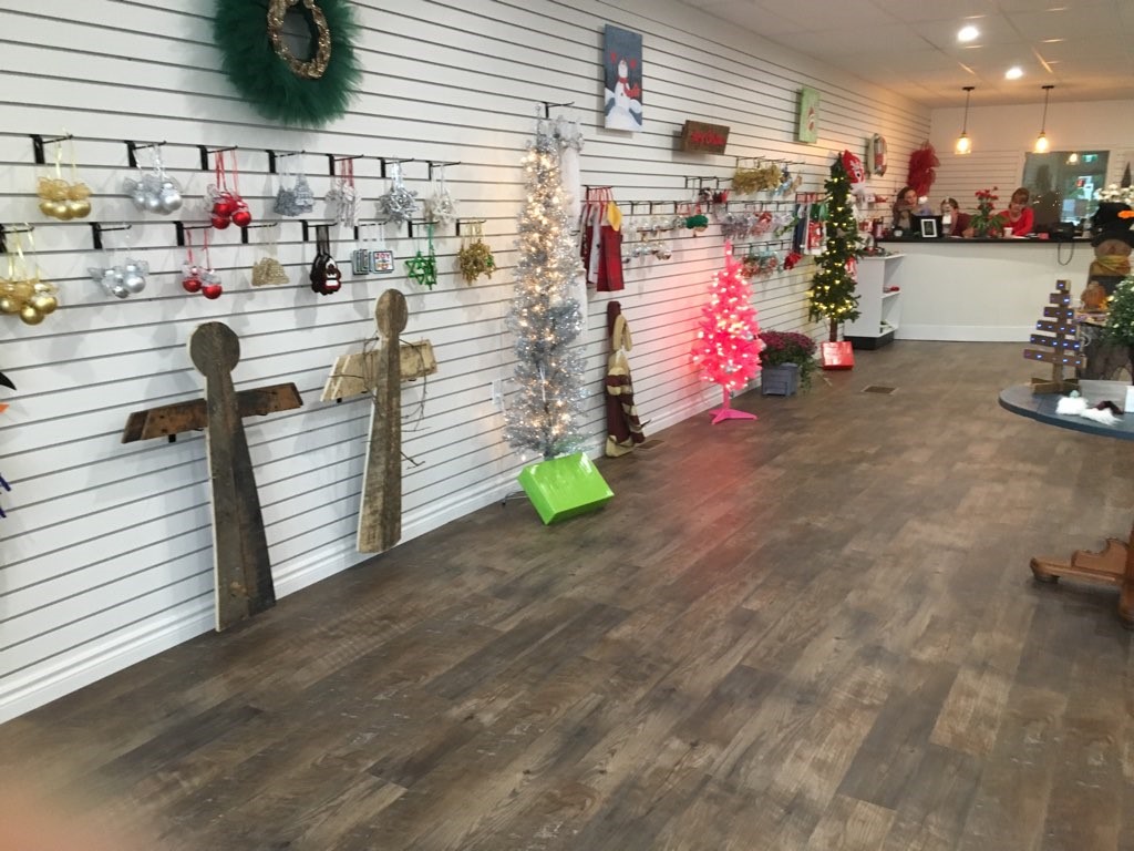 Huron Christmas Store | 5 Albert St, Clinton, ON N0M 1L0, Canada | Phone: (519) 525-0279