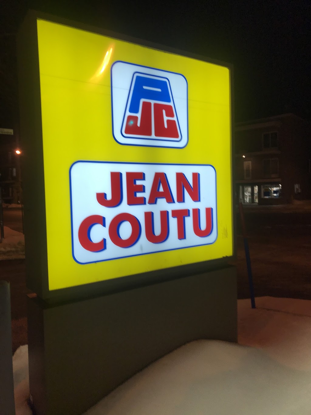 PJC Jean Coutu | 2090 Boulevard Sainte-Anne, Québec, QC G1J 1X7, Canada | Phone: (418) 661-2471