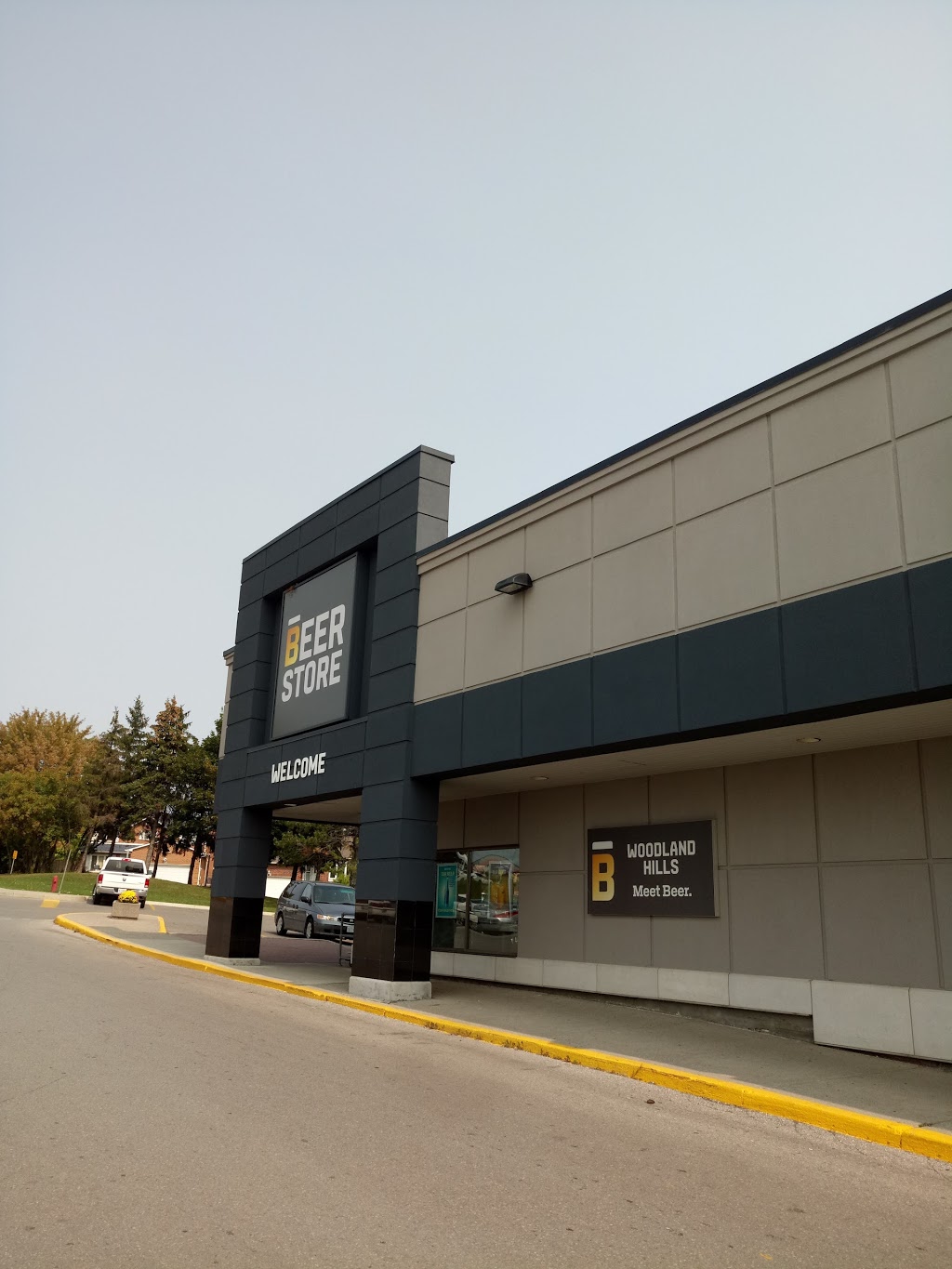 Beer Store | 18307 Yonge St, East Gwillimbury, ON L9N 0A2, Canada | Phone: (905) 898-3947