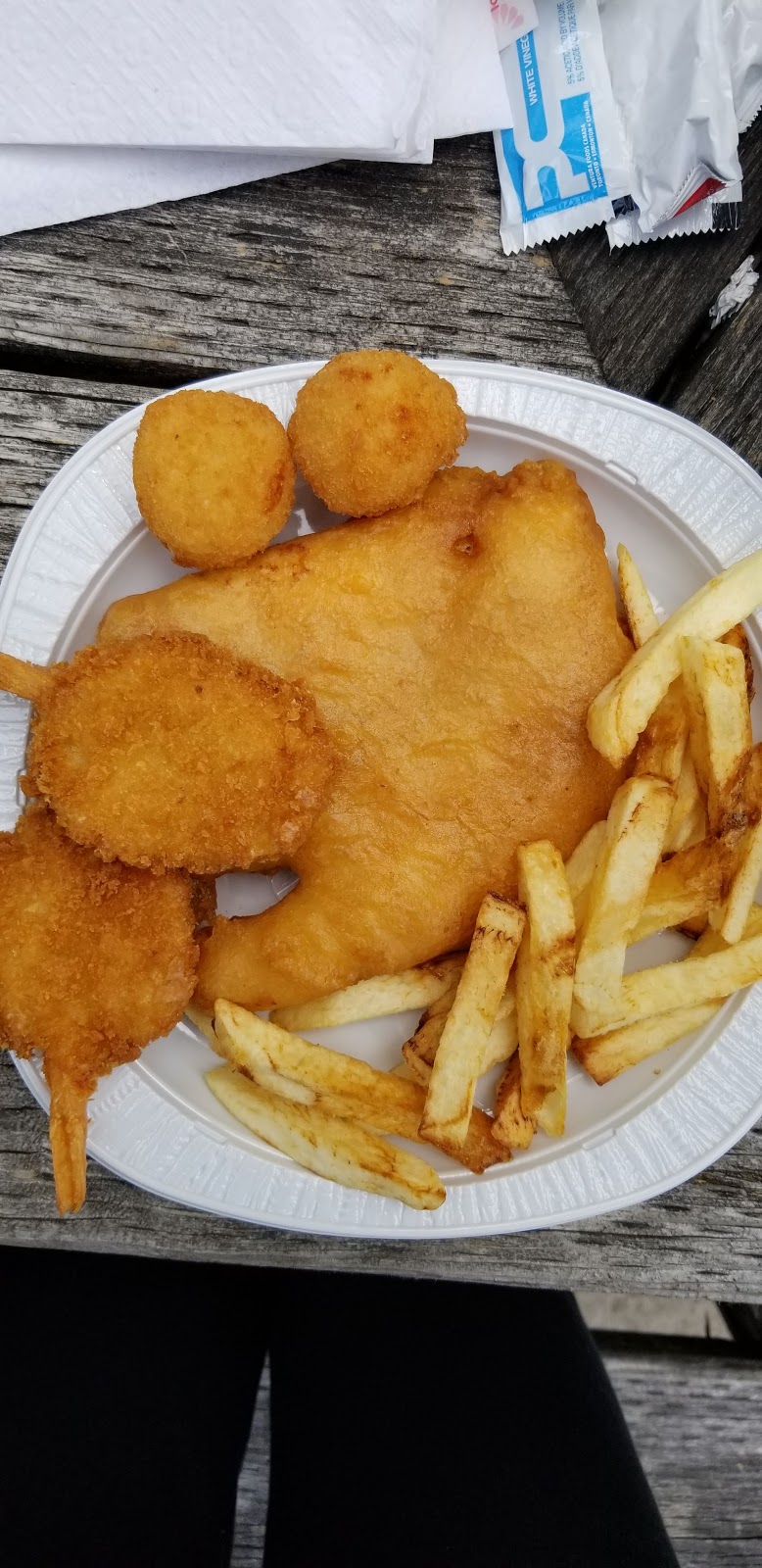 Terrys Fish & Chips Seafood Grill | 16 Victoria Ave S, Lindsay, ON K9V 3C7, Canada | Phone: (705) 878-4325