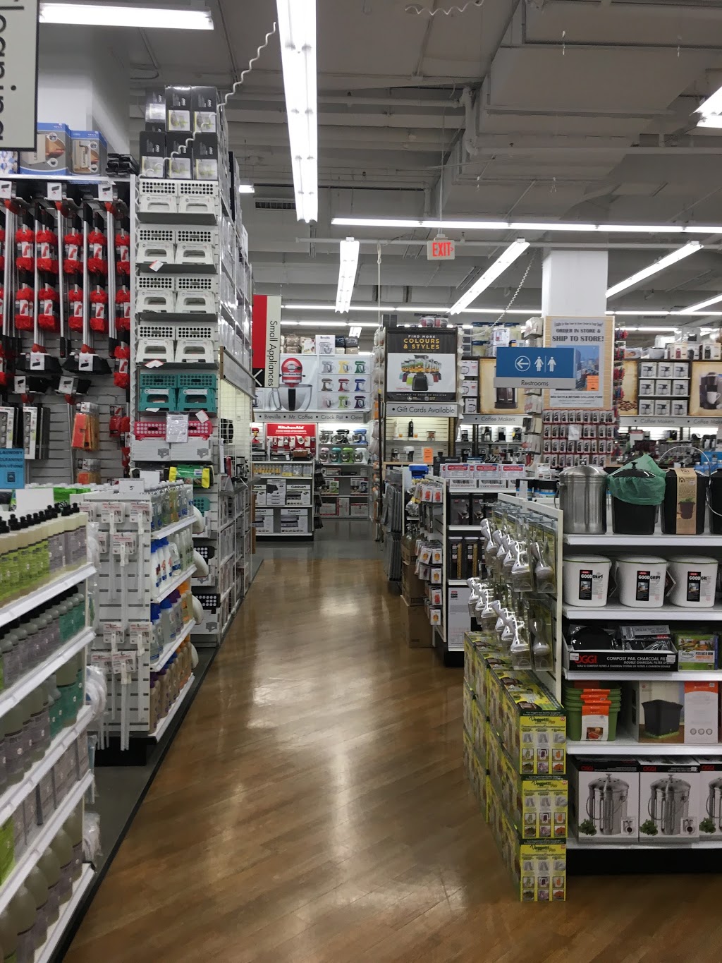 Bed Bath & Beyond | 382 Yonge St, Toronto, ON M5B 1S8, Canada | Phone: (416) 205-9653