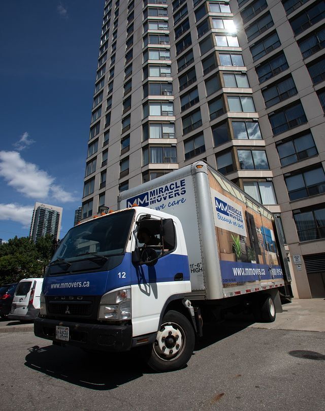 Miracle Movers Mississauga | 4980 Timberlea Blvd #8, Mississauga, ON L4W 5C6, Canada | Phone: (416) 855-3068