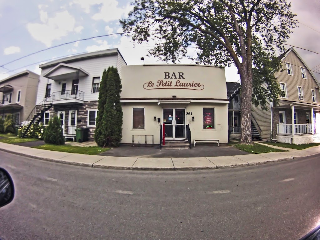 Bar Le Petit Laurier | 364 Rue Laurier, Saint-Jean-sur-Richelieu, QC J3B 6L3, Canada | Phone: (514) 588-8688