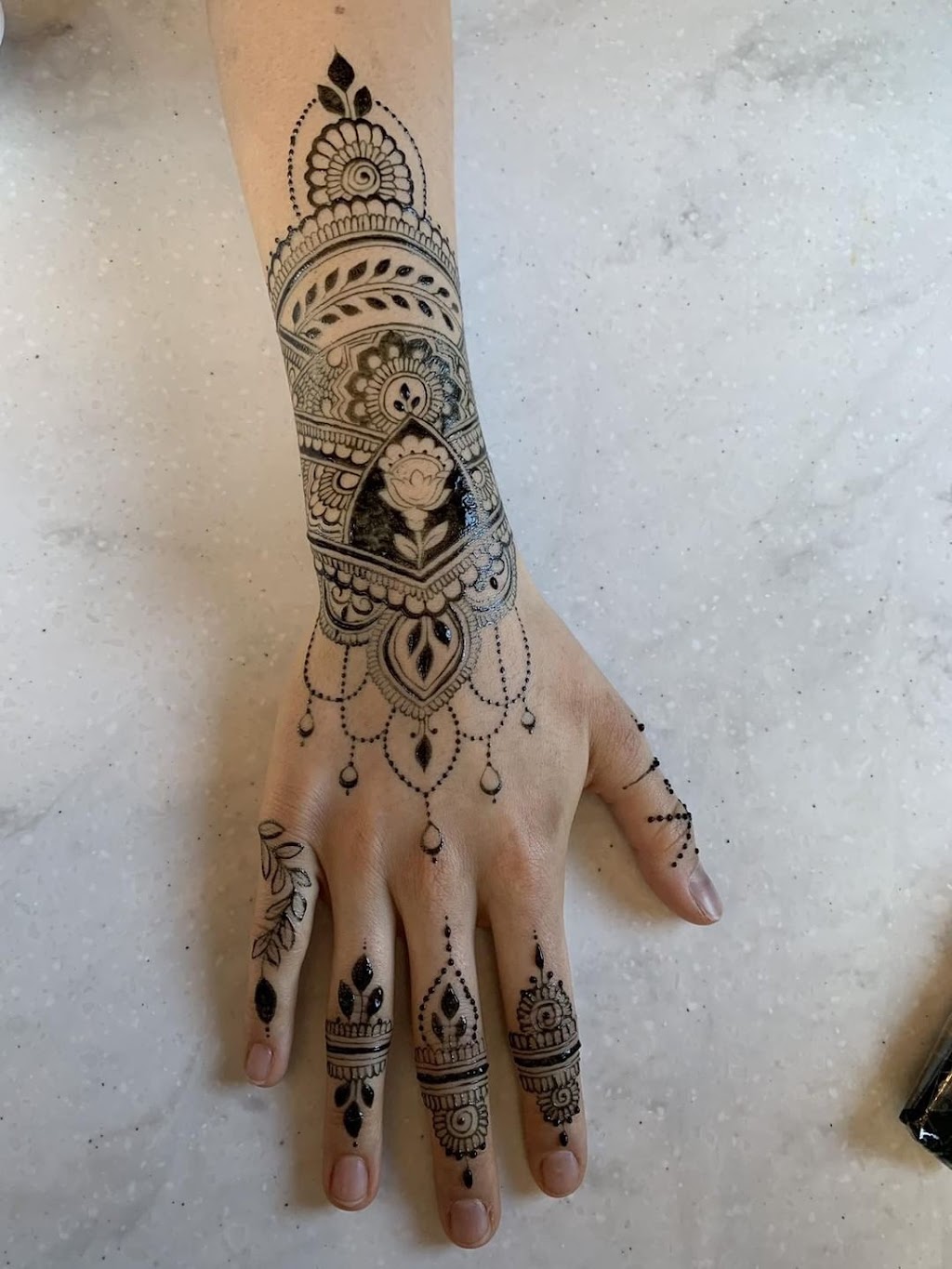 Swarah Henna Art | 37 Rue Woodhaven, Dollard-des-Ormeaux, QC H9B 1W5, Canada | Phone: (514) 690-3670