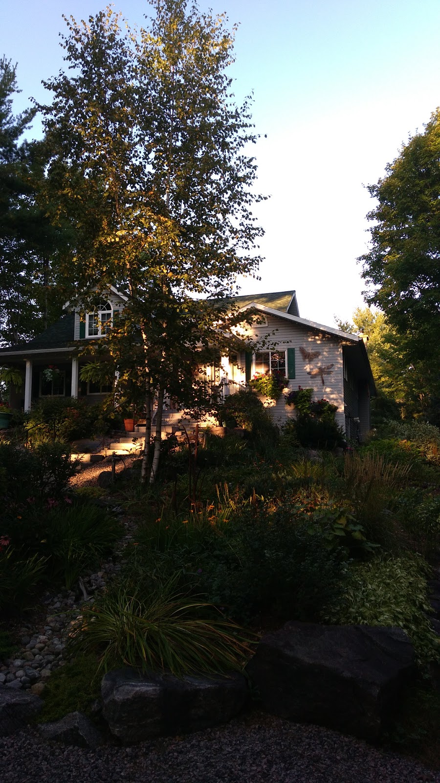 Tuktawayin Bed & Breakfast | 130 Sixth St, Gravenhurst, ON P1P 1M3, Canada | Phone: (705) 687-4354