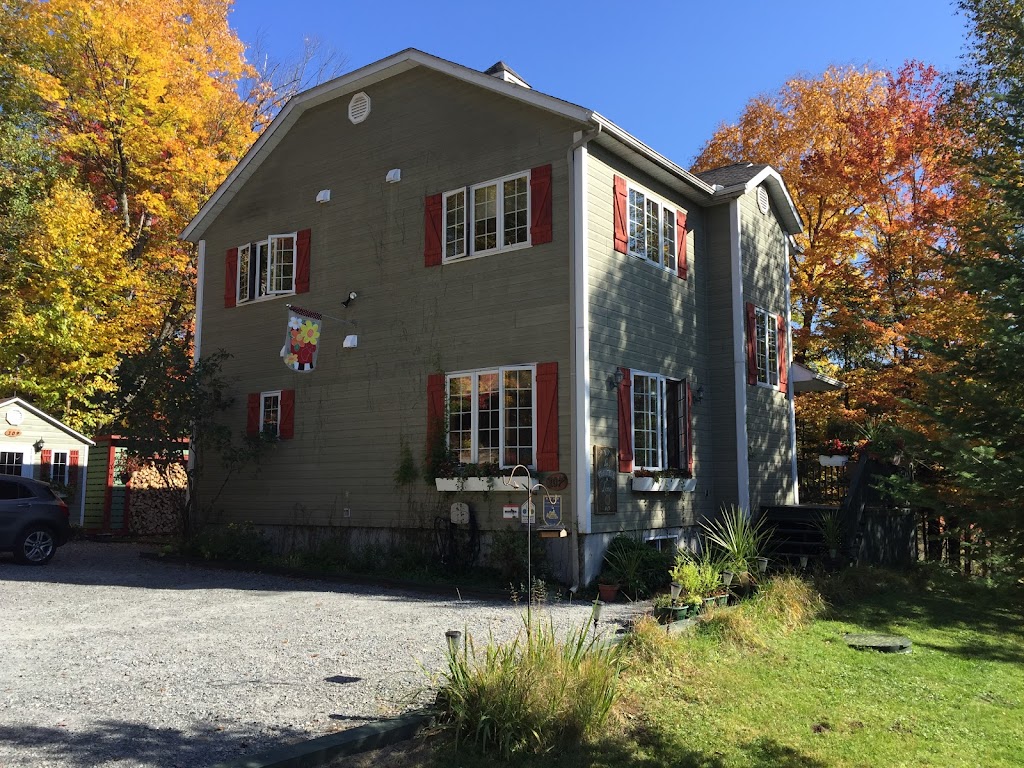 La Chaumière de lAnse | 107 Chemin de lAnse, Mont-Tremblant, QC J8E 1H1, Canada | Phone: (514) 609-7788