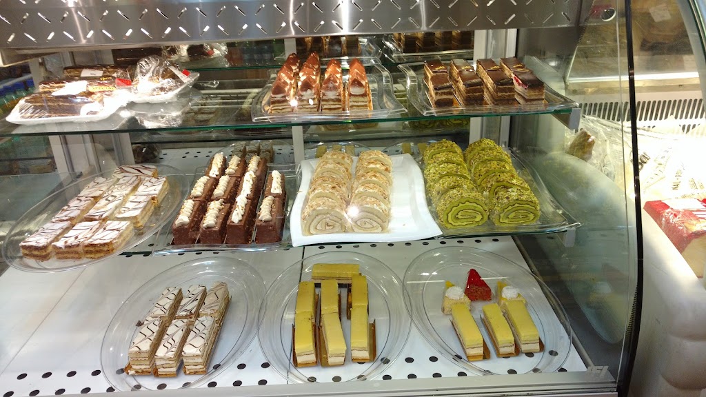 Pâtisserie Nawa | 7401 Blvd. Newman, LaSalle, QC H8N 1X3, Canada | Phone: (514) 516-8938