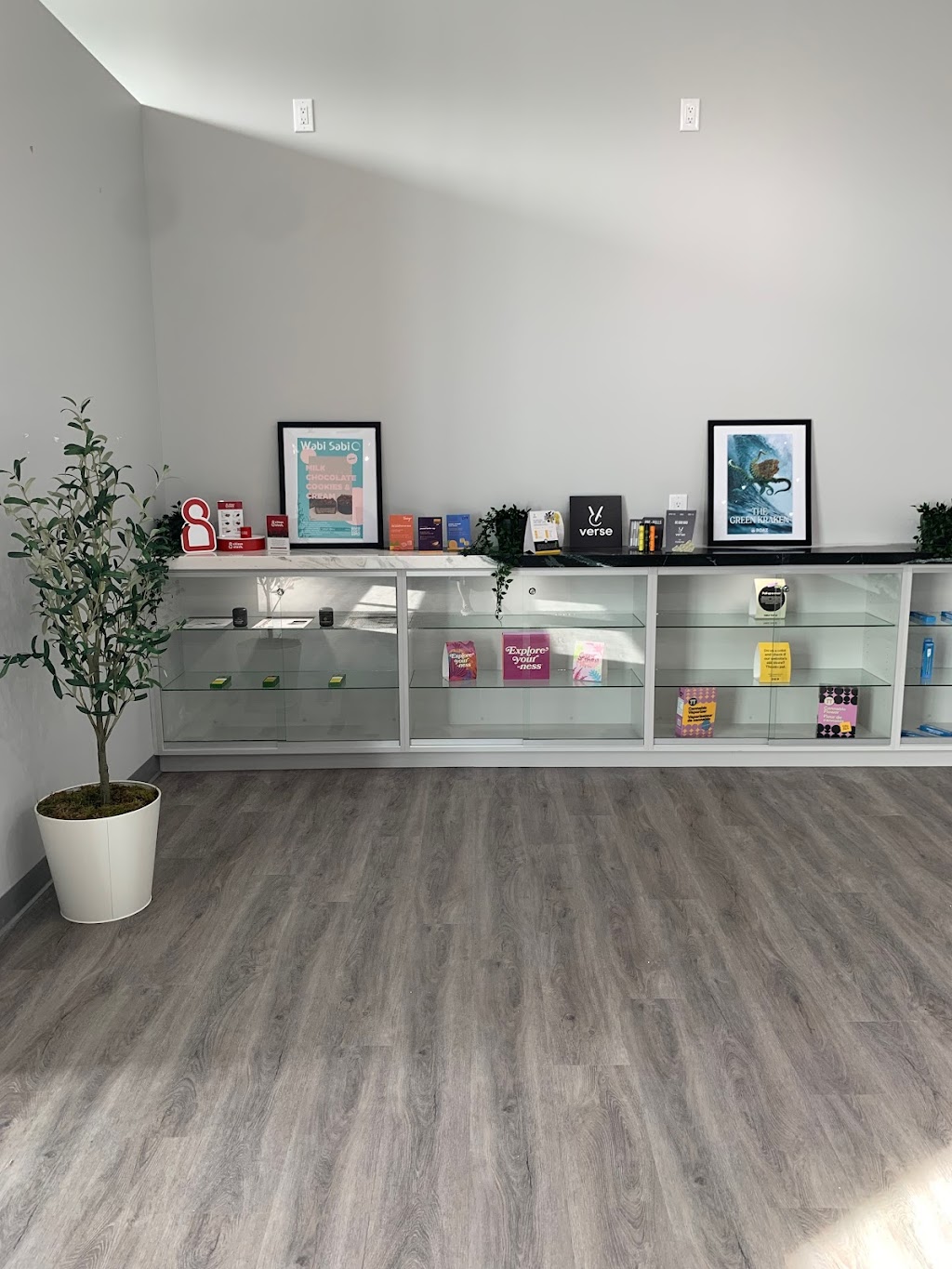 Leaf Life Cannabis - Beacon | 11877 Sarcee Trail NW, Calgary, AB T3R 1W5, Canada | Phone: (587) 317-8233