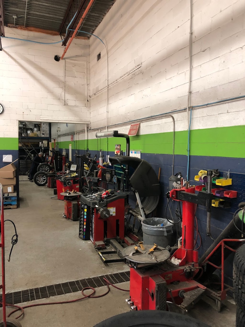 Point S - Garage Pneus Vimont | 1474 Rue Cunard, Laval, QC H7S 2B7, Canada | Phone: (450) 667-7638