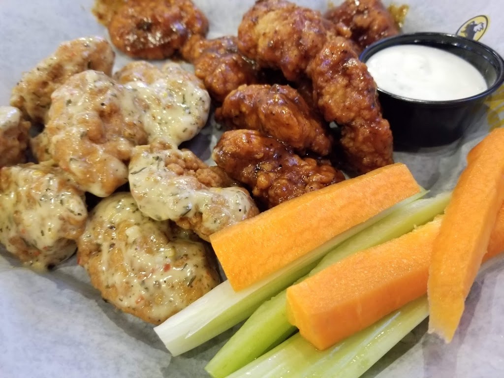 Buffalo Wild Wings | 139 Park Pl Blvd, Barrie, ON L4N 6P1, Canada | Phone: (705) 722-9548