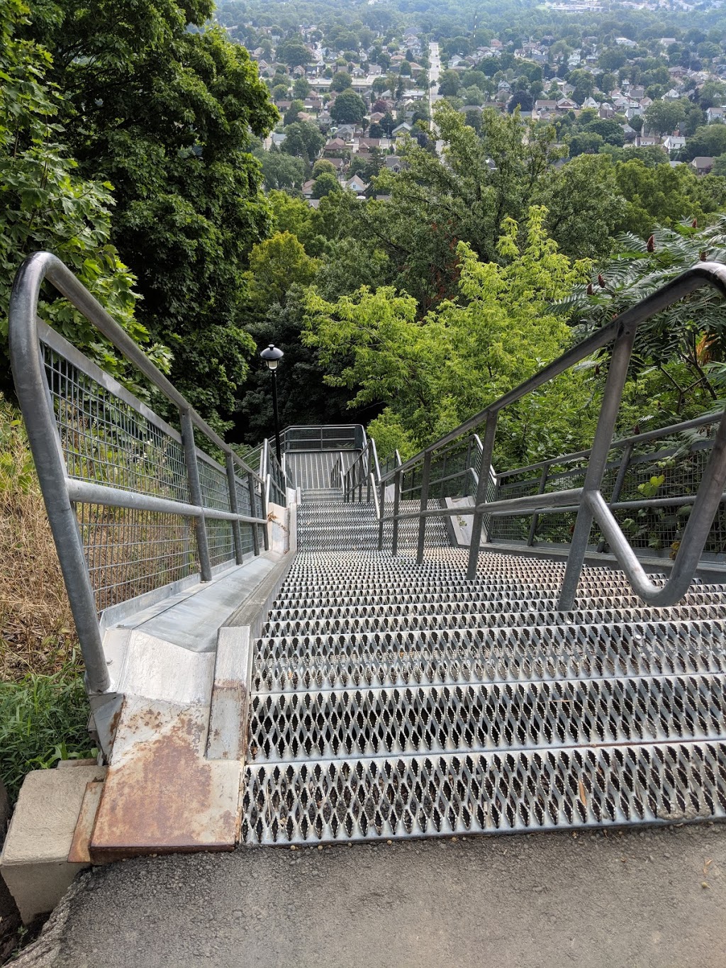 Mountain Brow-Margate Stairs | Mountain Brow Blvd, Hamilton, ON L8T 1A7, Canada