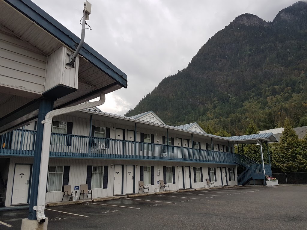 Heritage Inn | 570 Old Hope Princeton Way, Hope, BC V0X 1L4, Canada | Phone: (604) 869-7166