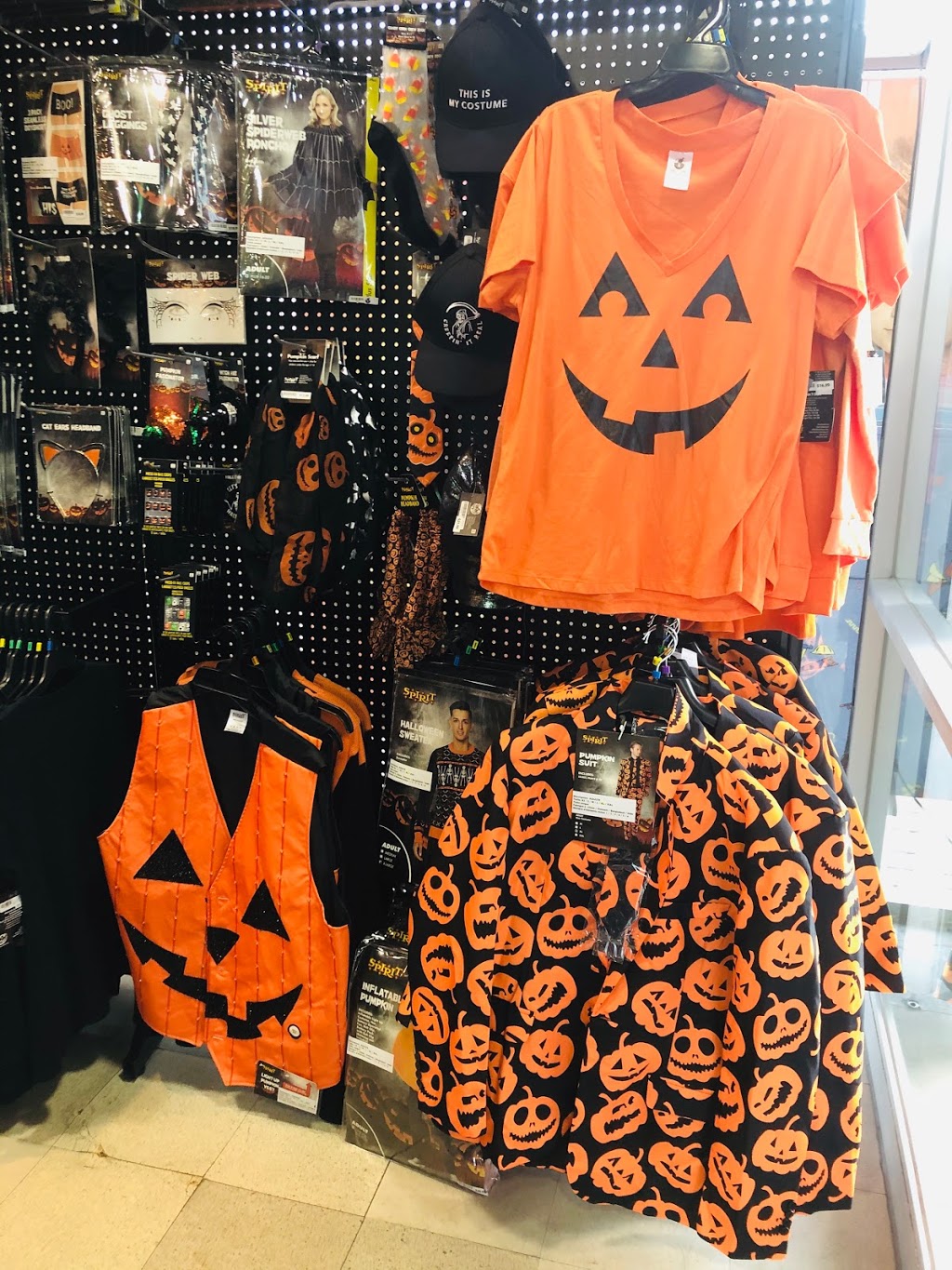 Spirit Halloween | 582 Chemin de Touraine #208, Boucherville, QC J4B 5E4, Canada | Phone: (866) 586-0155