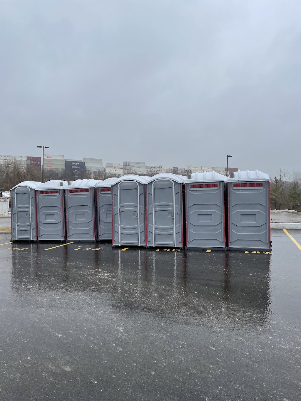 Four Seasons Portable Restrooms | 2605 Summerville Ct, Mississauga, ON L4X 2W7, Canada | Phone: (647) 895-9884