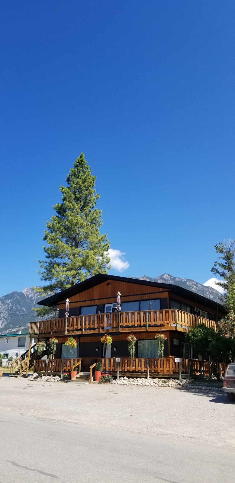 Piccadilly Vacation Rentals | 7585 Main St. W. |Unit # 6 - Radium Plaza, Radium Hot Springs, BC V0A 1M0, Canada | Phone: (888) 258-3962