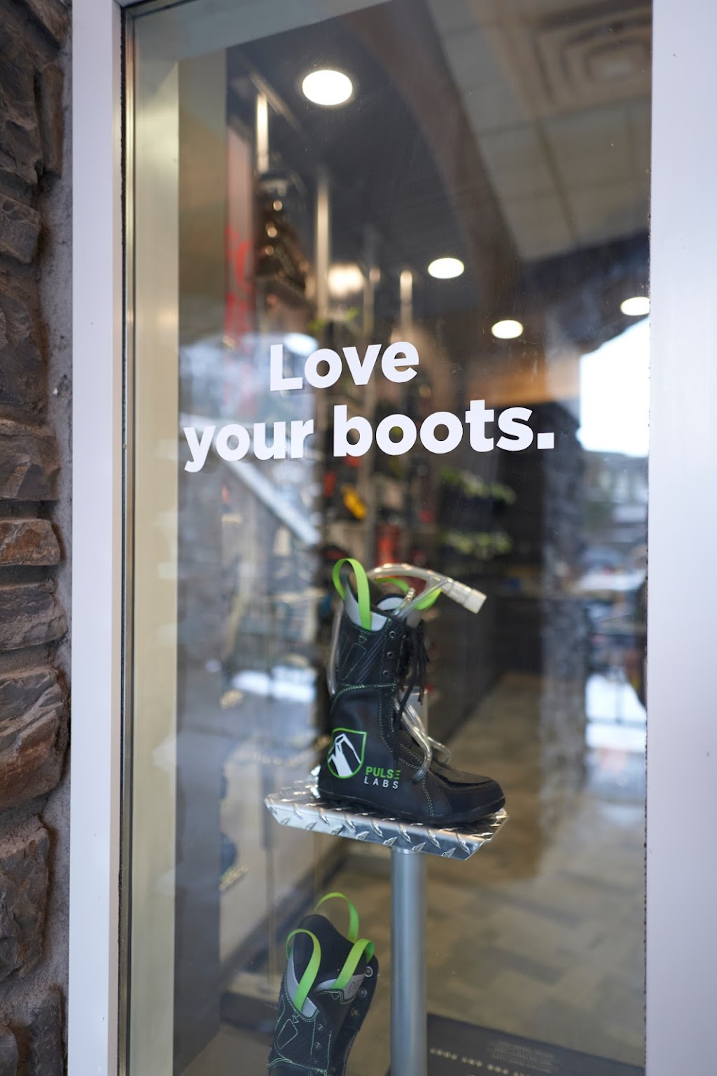 Pulse Boot Lab & Ski Co. Banff | Fairmont Banff Springs Conference Centre, 405 Spray Ave, Banff, AB T1L 1J4, Canada | Phone: (403) 985-4099