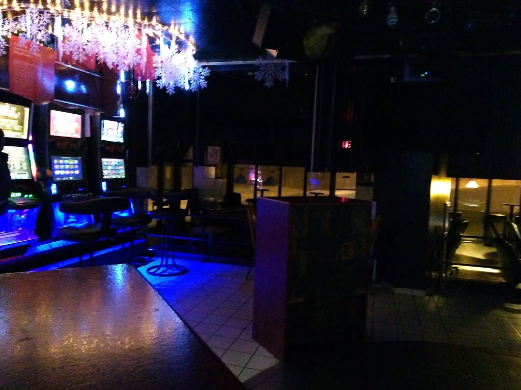 Disco-Bar Parent Ltee | 230 Boulevard des Étudiants, Québec, QC G2A 1P7, Canada | Phone: (418) 842-8839