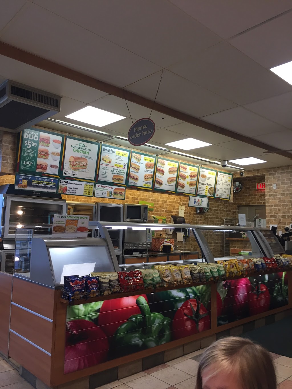 Pandosy Subway Restaurant | 3001 Pandosy St, Kelowna, BC V1Y 1W3, Canada | Phone: (250) 763-4004