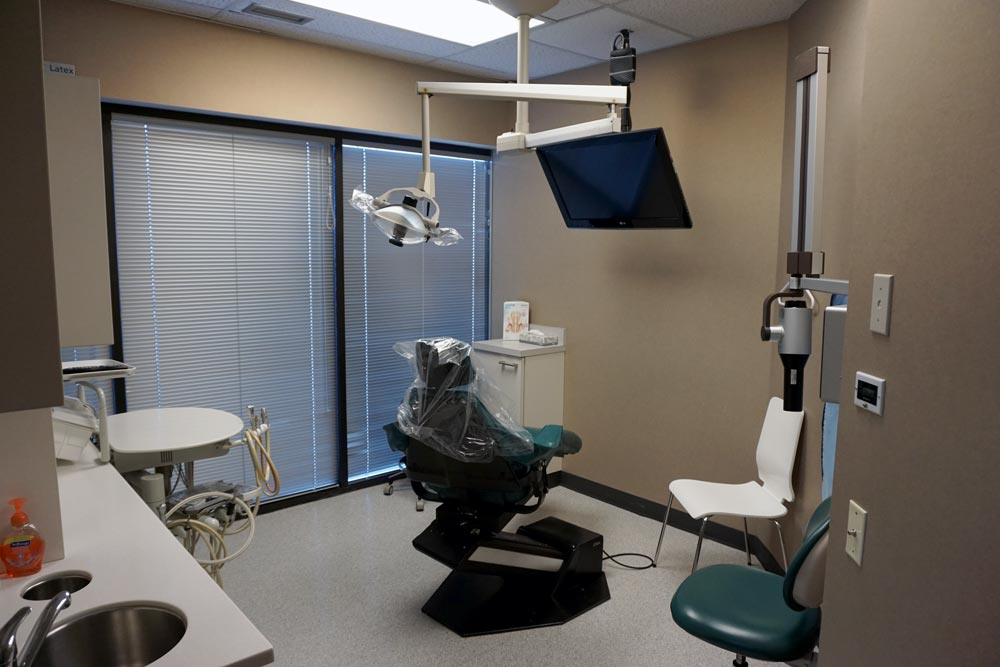 Memorial Square Dental Clinic | 5268 Memorial Dr E #12, Calgary, AB T2A 2R1, Canada | Phone: (403) 273-7666
