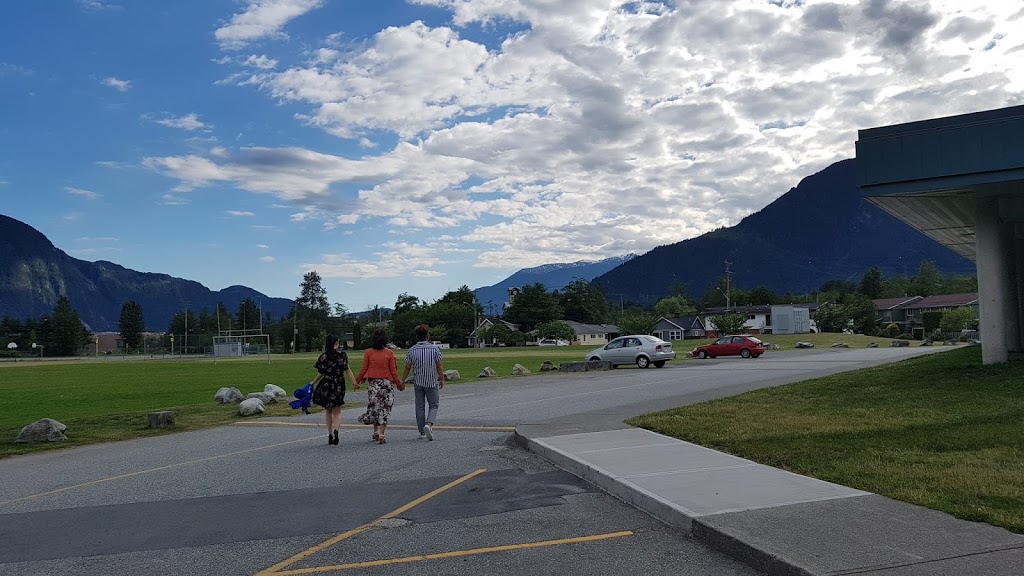 Howe Sound Secondary School | 38430 Buckley Ave, Squamish, BC V8B 0A1, Canada | Phone: (604) 892-5261