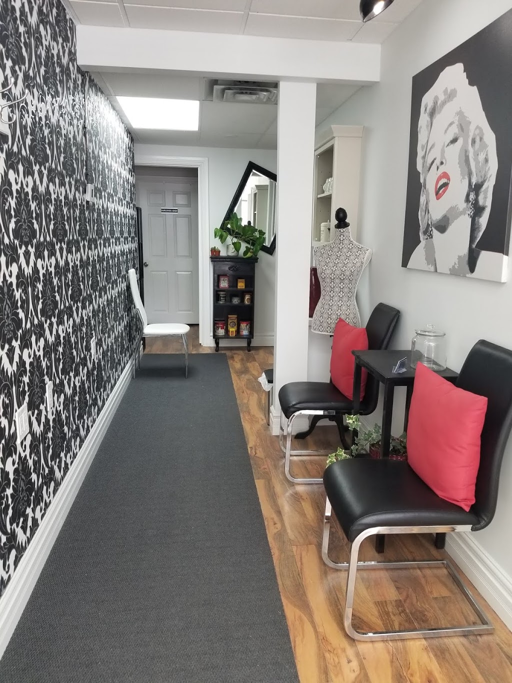 The Waxing Strip | 15243 Yonge St, Aurora, ON L4G 1L8, Canada | Phone: (905) 713-6058