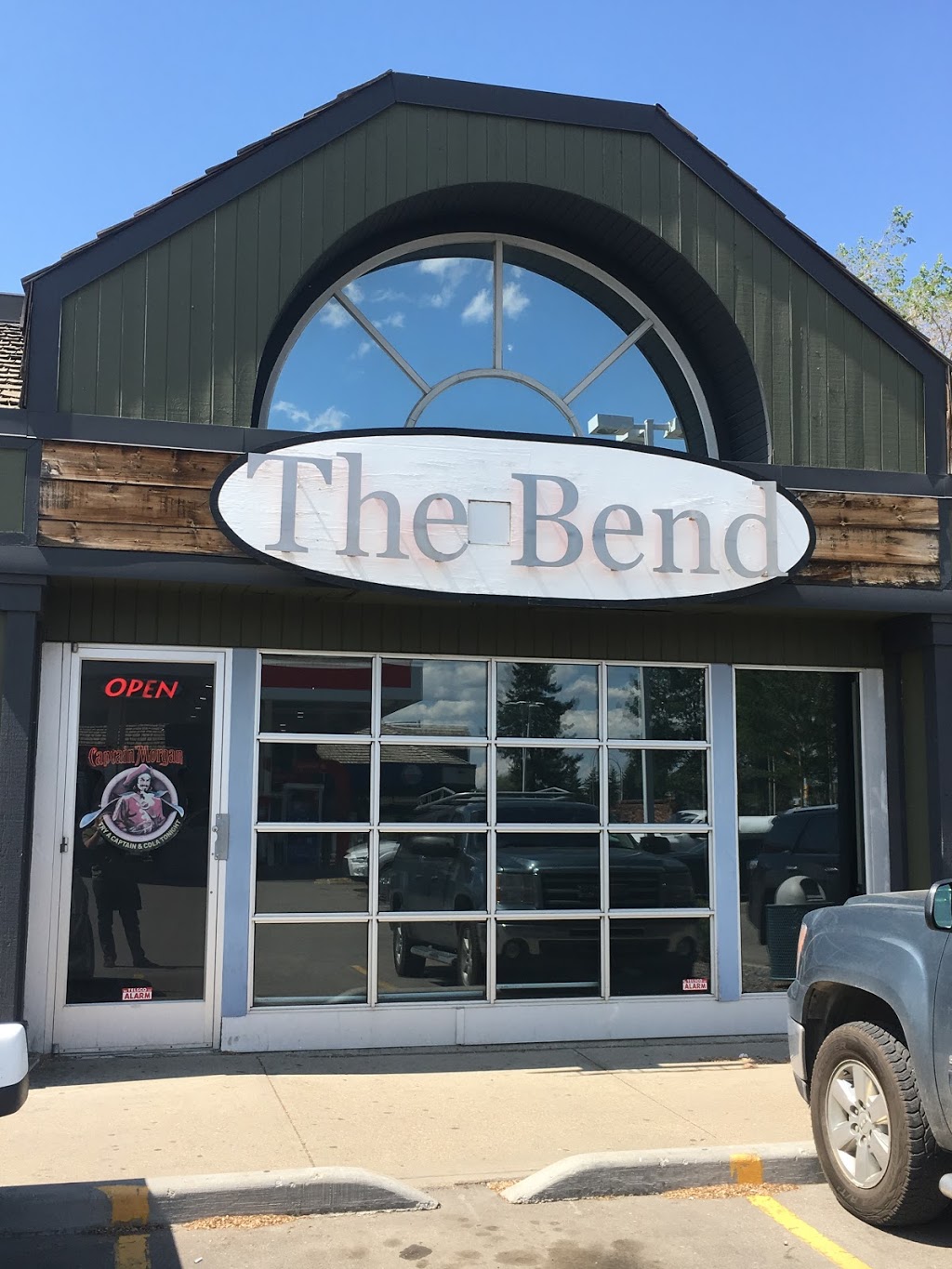 The Bend Lounge | 14743 40 Ave NW, Edmonton, AB T6C 1R1, Canada | Phone: (780) 430-7171