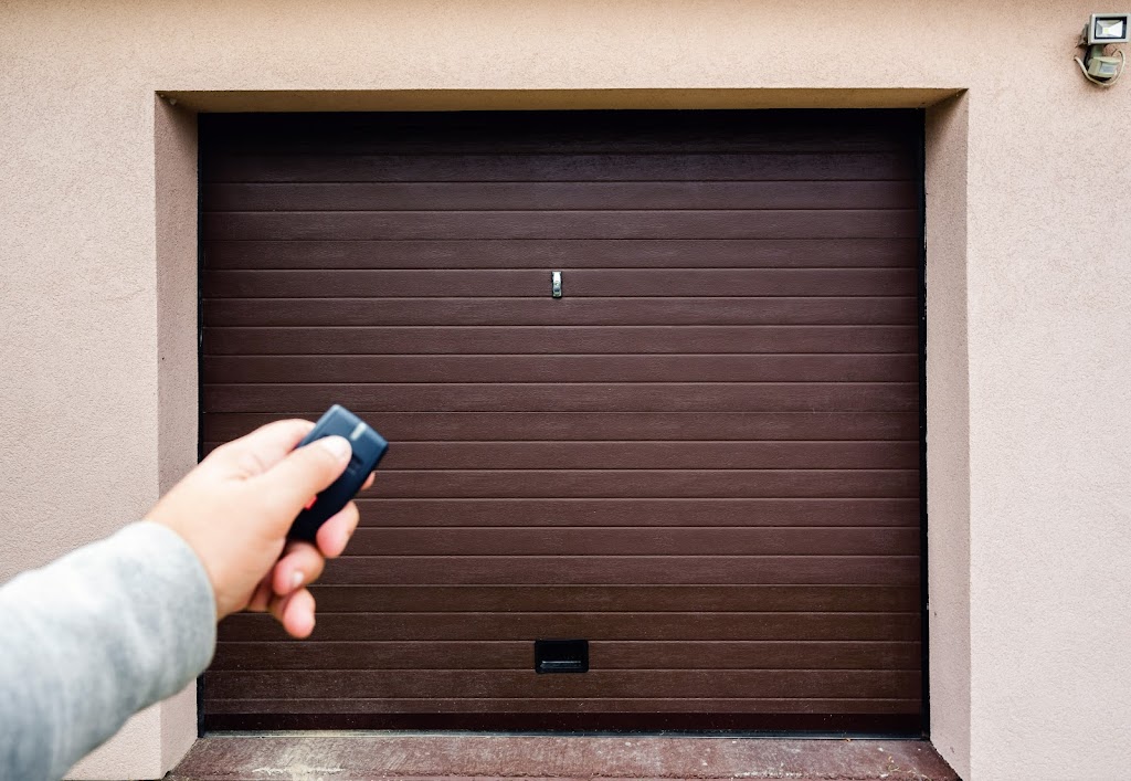 CGD Garage Doors Calgary | 219 Cresthaven Pl SW, Calgary, AB T3B 5W4, Canada | Phone: (587) 333-0597