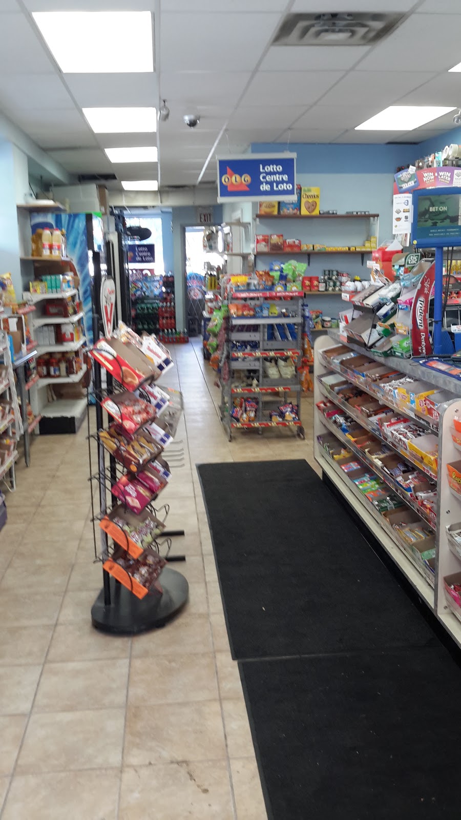 Kennedy and Queen Convenience | 11 Hillcrest Ave, Brampton, ON L6W 1Y7, Canada | Phone: (905) 451-2455