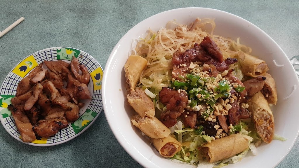 Pho Xuan Noodle House | 920 36 St NE #128, Calgary, AB T2A 6L8, Canada | Phone: (403) 204-1299