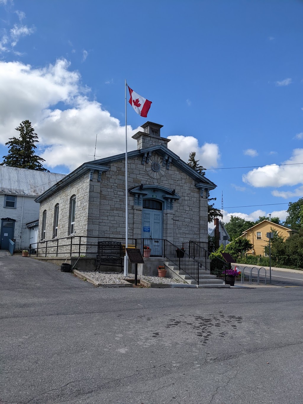 Wolfe Island Town Hall | 1191 County Rd 96, Wolfe Island, ON K0H 2Y0, Canada | Phone: (613) 385-2216